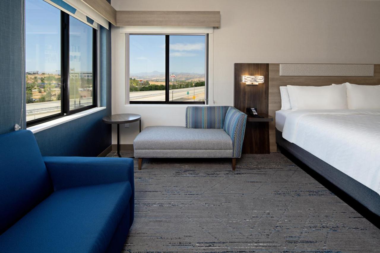 Holiday Express & - - Santa Clarita By Ihg Hotel
